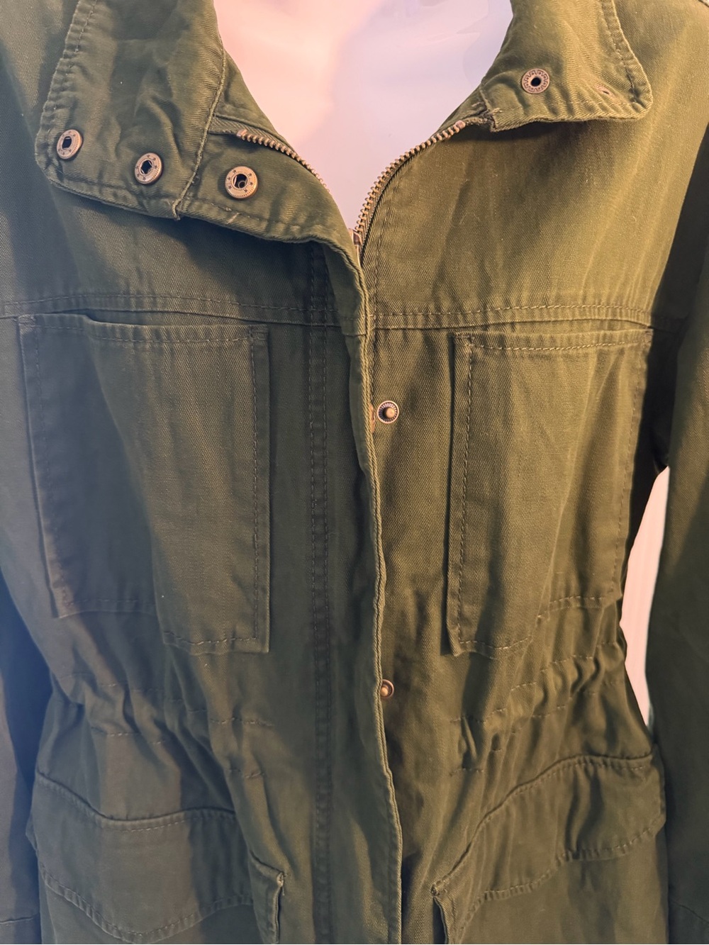 Universal Threads NWT Olive Green Women's Field Jacket. PTP 21”, L 28” - Picture 3 of 9